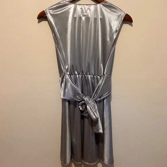 Rozae Nichols Silver Metallic Mini Dress M | Sleeveless Tie Waist | Vintage Y2K - Picture 3 of 4